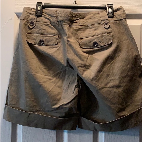 🔥3/$10 Jeanstar 8 cuff shorts light olive green - Picture 4 of 6